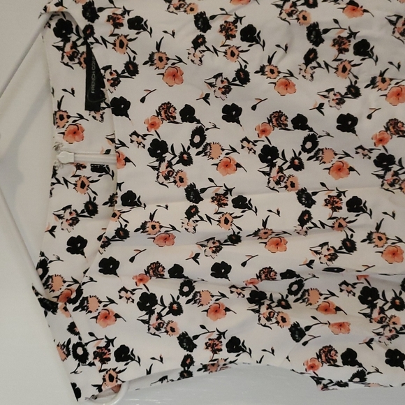 sleeveless dress - Picture 2 of 5